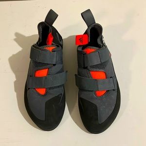 Mens Adidas Five Ten 5.10 Kirigami climbing shoes. Size 9US